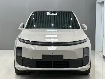 2024 Li Auto (Lixiang) L6 с пробегом 15 000 км