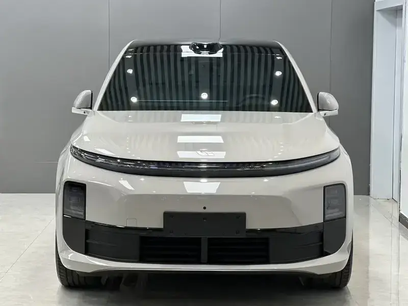 2024 Li Auto (Lixiang) L6 с пробегом 15 000 км