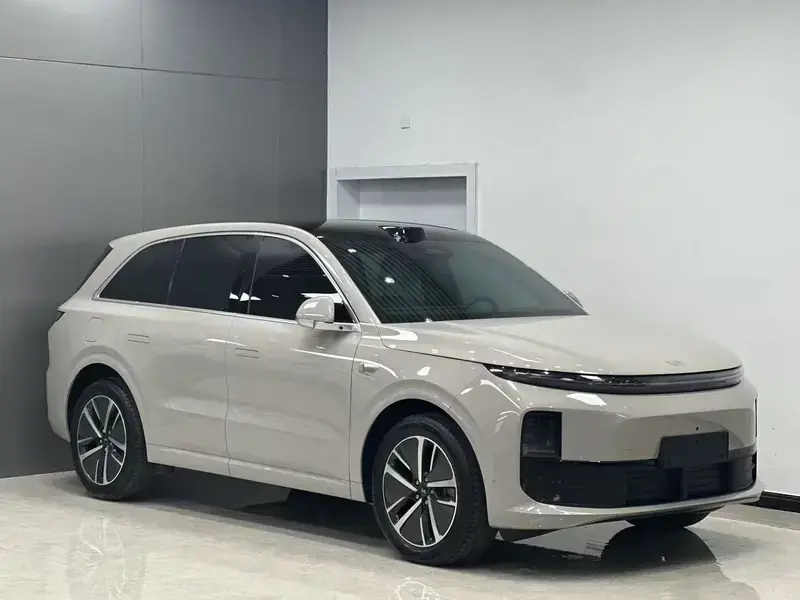 2024 Li Auto (Lixiang) L6 с пробегом 15 000 км
