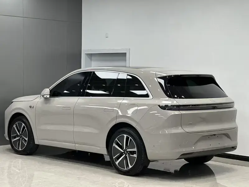 2024 Li Auto (Lixiang) L6 с пробегом 15 000 км