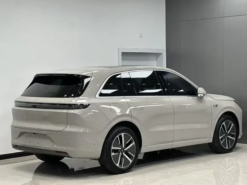 2024 Li Auto (Lixiang) L6 с пробегом 15 000 км