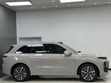 2024 Li Auto (Lixiang) L6 с пробегом 15 000 км