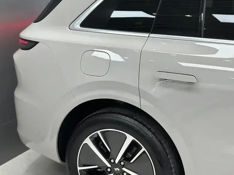 2024 Li Auto (Lixiang) L6 с пробегом 15 000 км