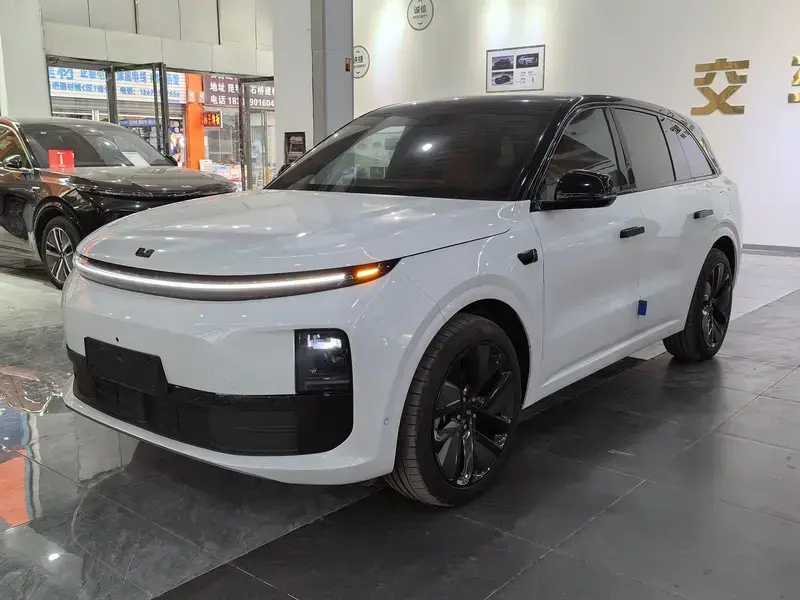 2024 Li Auto (Lixiang) L6 с пробегом 5 900 км