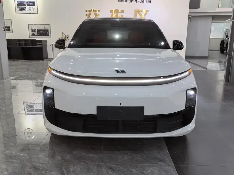 2024 Li Auto (Lixiang) L6 с пробегом 5 900 км