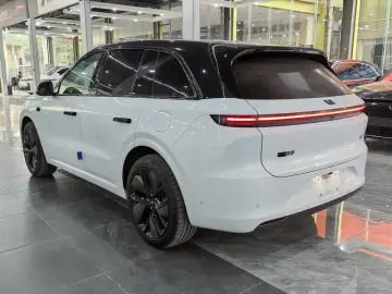 2024 Li Auto (Lixiang) L6 с пробегом 5 900 км