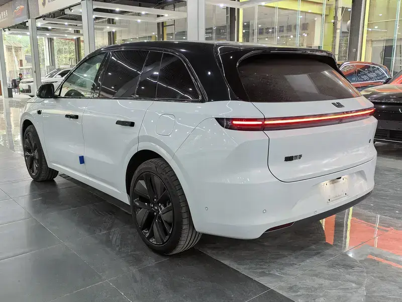 2024 Li Auto (Lixiang) L6 с пробегом 5 900 км