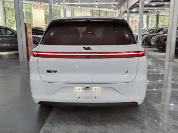 2024 Li Auto (Lixiang) L6 с пробегом 5 900 км