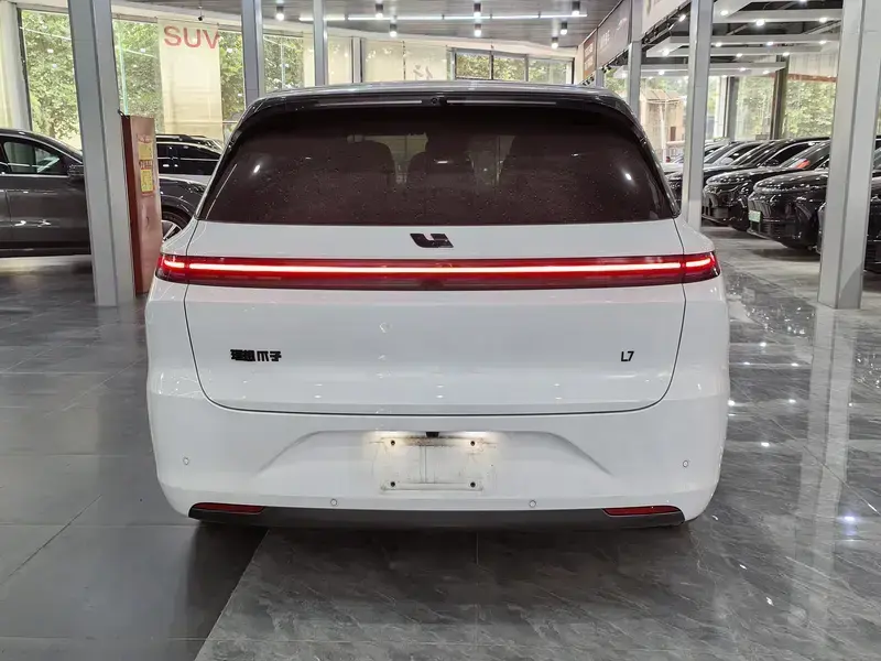 2024 Li Auto (Lixiang) L6 с пробегом 5 900 км