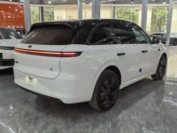 2024 Li Auto (Lixiang) L6 с пробегом 5 900 км