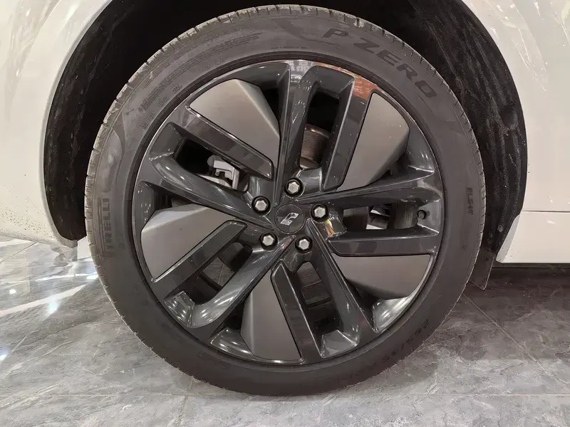 2024 Li Auto (Lixiang) L6 с пробегом 5 900 км