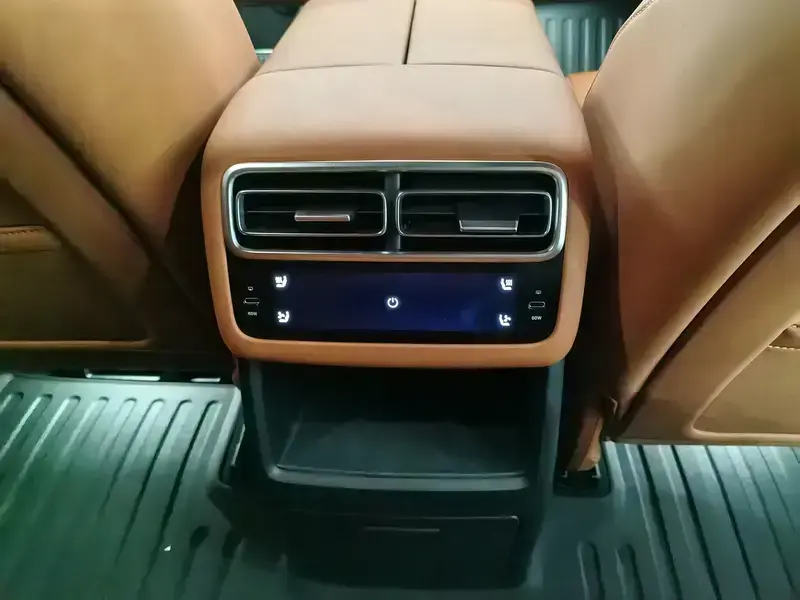 2024 Li Auto (Lixiang) L6 с пробегом 5 900 км