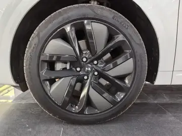 2024 Li Auto (Lixiang) L6 с пробегом 5 900 км