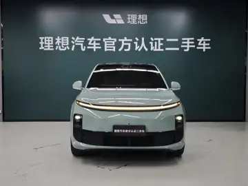 2025 Li Auto (Lixiang) L6 с пробегом 12 500 км