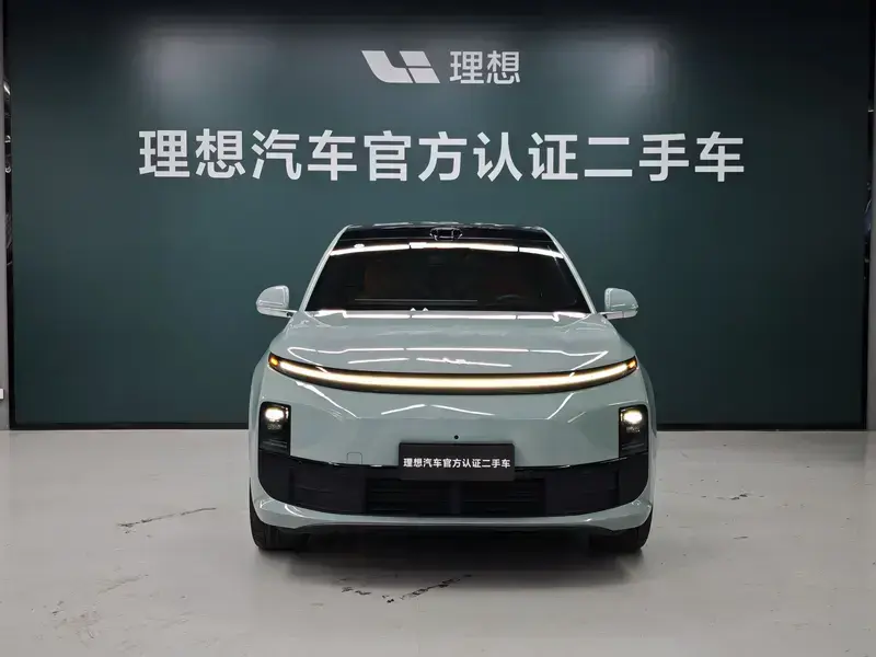 2025 Li Auto (Lixiang) L6 с пробегом 12 500 км