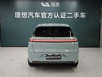 2025 Li Auto (Lixiang) L6 с пробегом 12 500 км