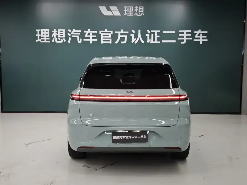 2025 Li Auto (Lixiang) L6 с пробегом 12 500 км