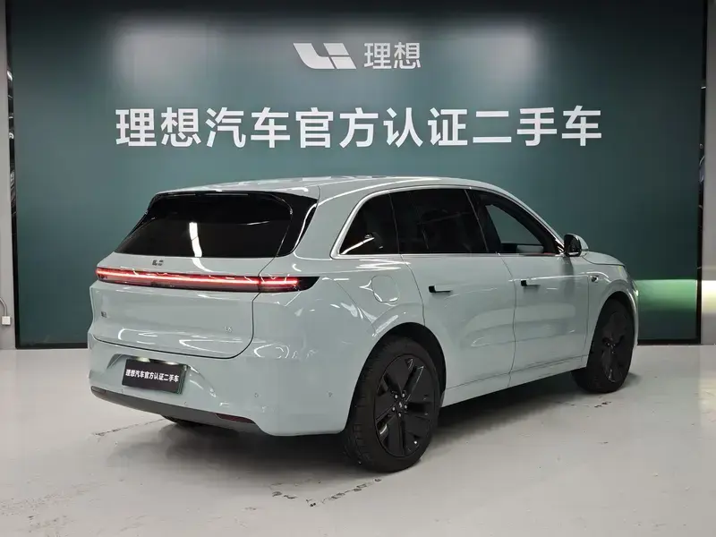 2025 Li Auto (Lixiang) L6 с пробегом 12 500 км