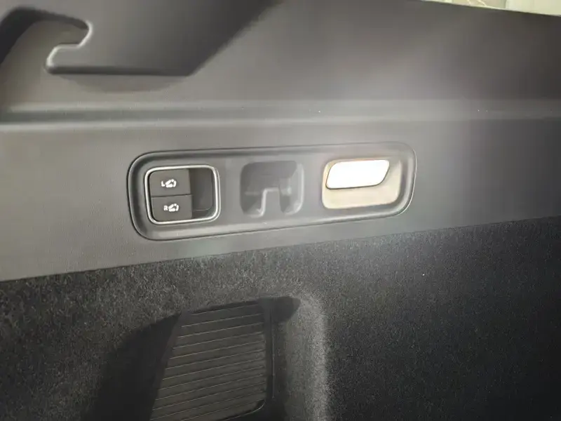 2025 Li Auto (Lixiang) L6 с пробегом 12 500 км