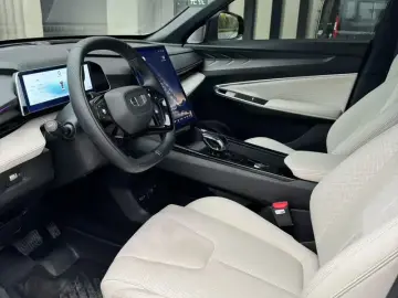2023 Geely Atlas Pro с пробегом 35 000 км