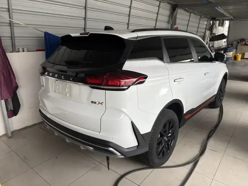 2022 Geely Atlas Pro с пробегом 30 000 км