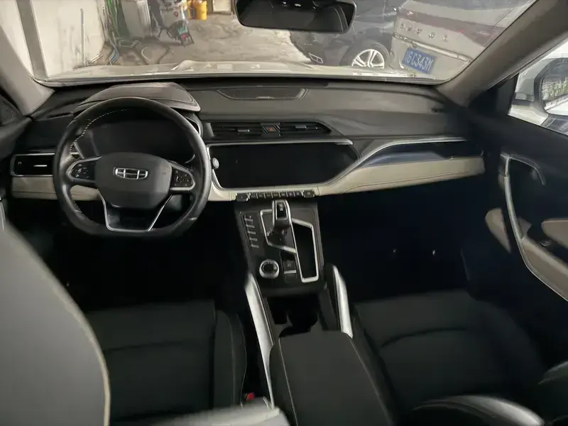 2022 Geely Atlas Pro с пробегом 30 000 км