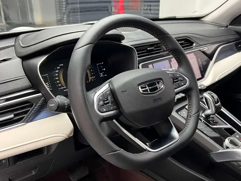 2022 Geely Atlas Pro с пробегом 47 000 км