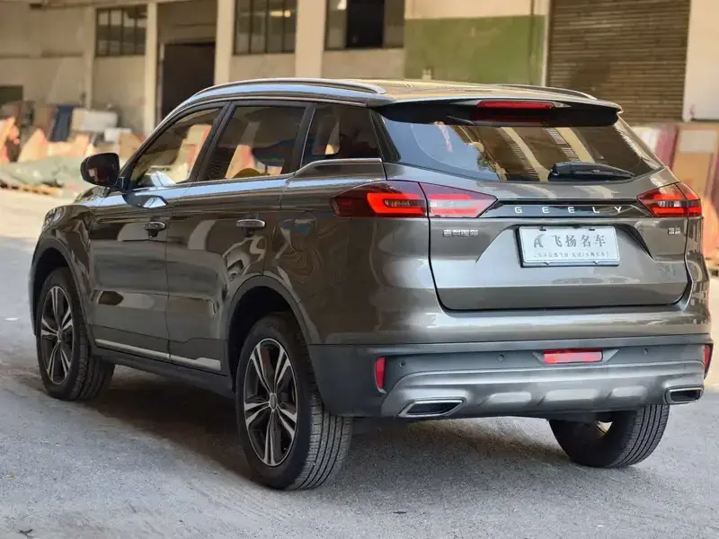 2022 Geely Atlas Pro с пробегом 27 000 км