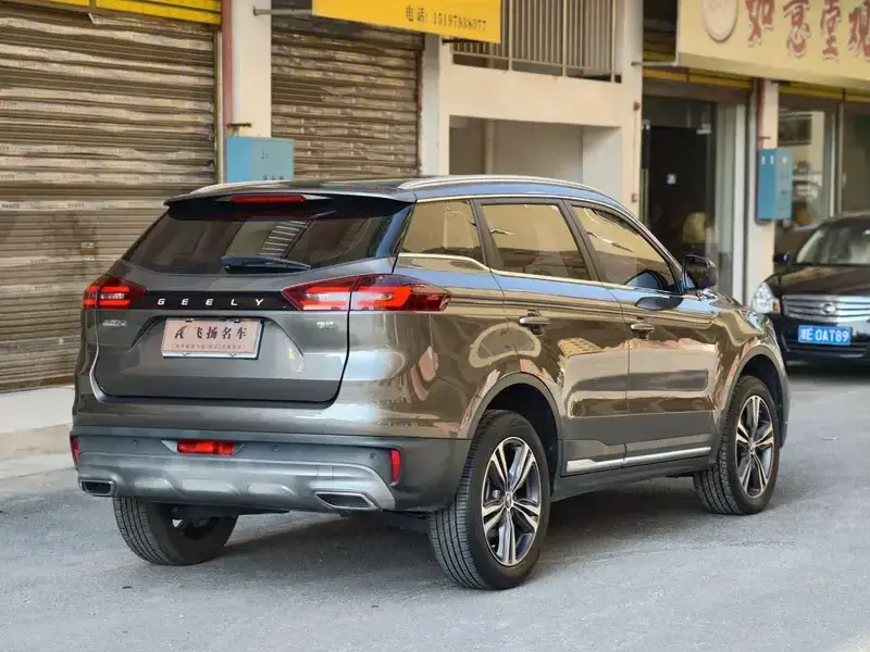2022 Geely Atlas Pro с пробегом 27 000 км