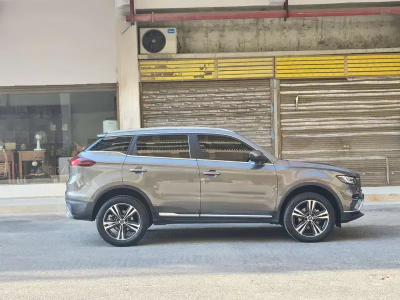 2022 Geely Atlas Pro с пробегом 27 000 км