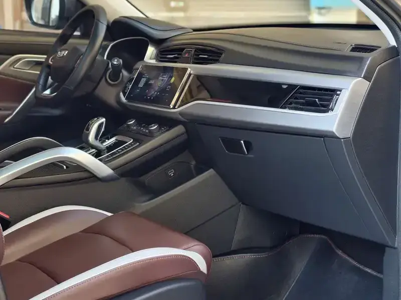 2022 Geely Atlas Pro с пробегом 27 000 км