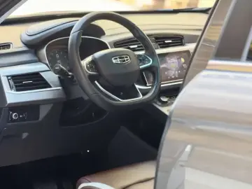 2022 Geely Atlas Pro с пробегом 27 000 км
