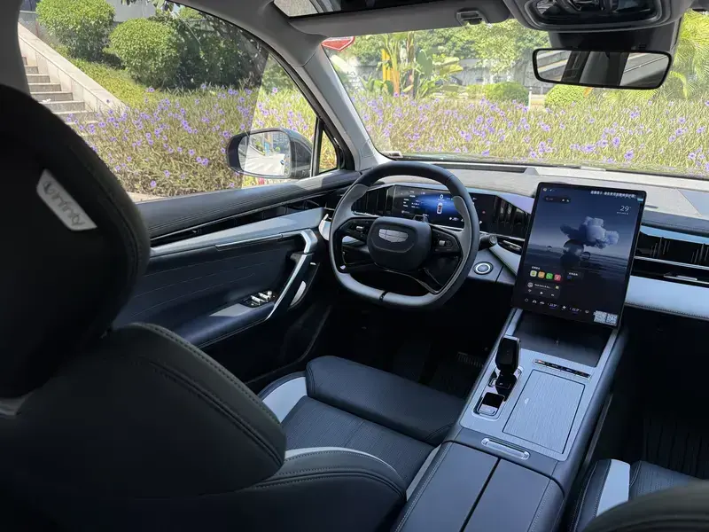 2024 Geely Boyue L с пробегом 15 000 км