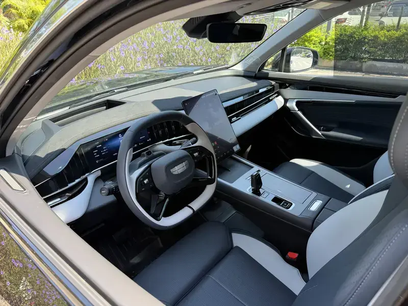 2024 Geely Boyue L с пробегом 15 000 км