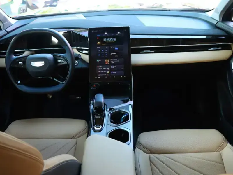 2023 Geely Boyue L с пробегом 26 000 км