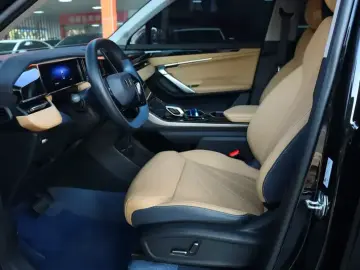 2023 Geely Boyue L с пробегом 26 000 км
