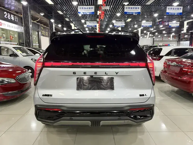 2023 Geely Boyue L с пробегом 35 000 км