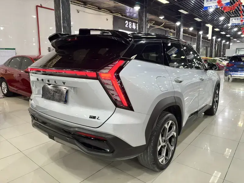 2023 Geely Boyue L с пробегом 35 000 км
