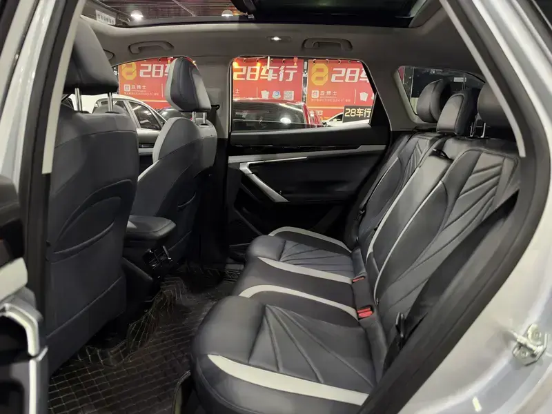 2023 Geely Boyue L с пробегом 35 000 км