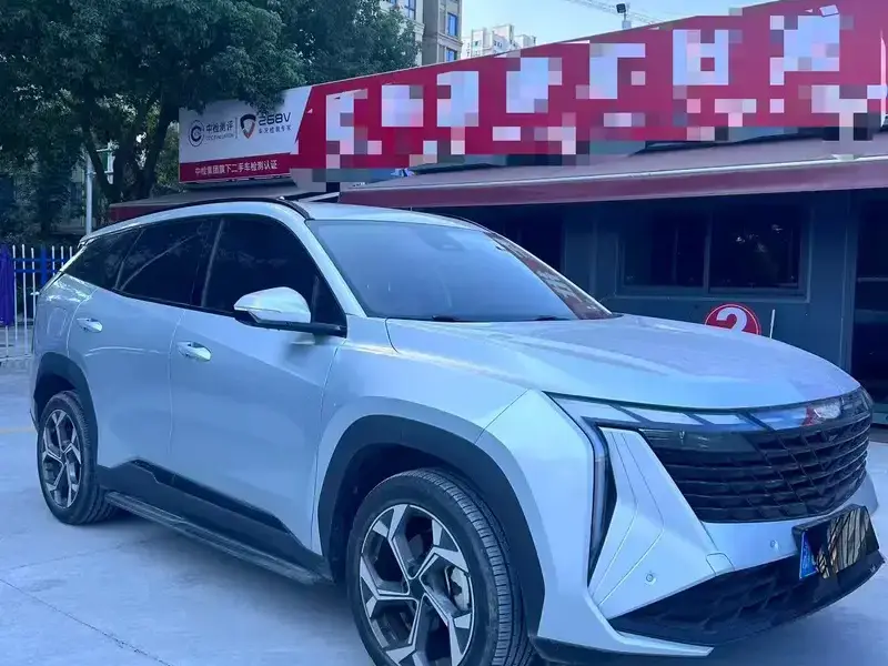 2023 Geely Boyue L с пробегом 15 000 км