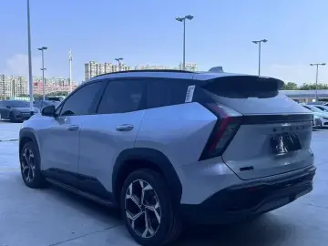 2023 Geely Boyue L с пробегом 15 000 км