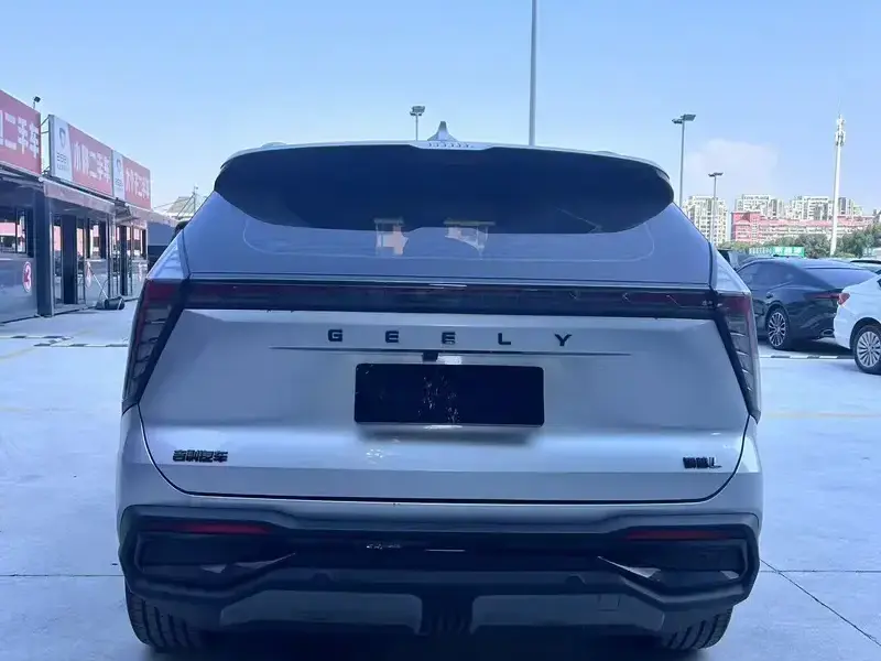 2023 Geely Boyue L с пробегом 15 000 км