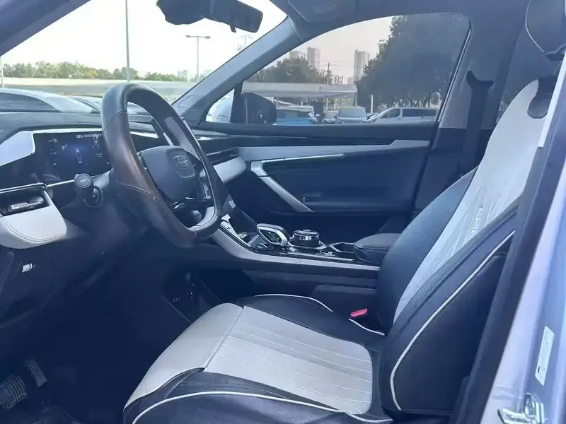2023 Geely Boyue L с пробегом 15 000 км