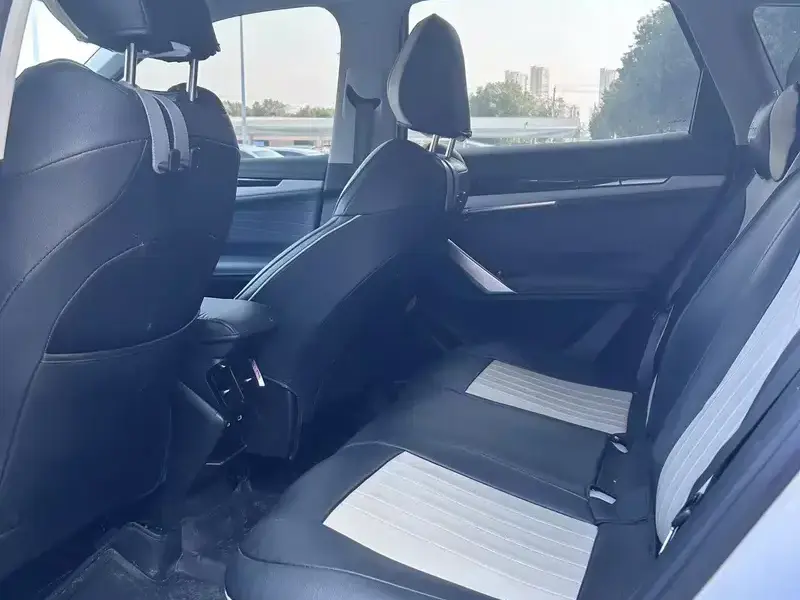 2023 Geely Boyue L с пробегом 15 000 км