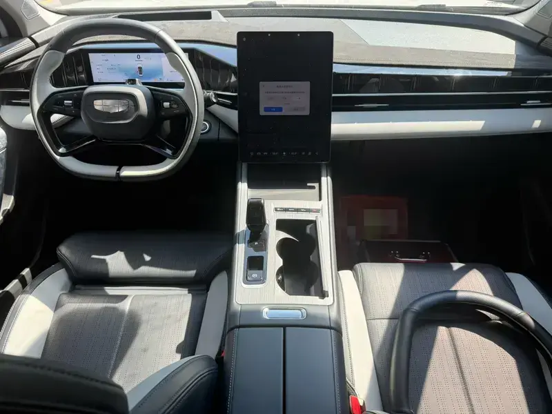 2024 Geely Boyue L с пробегом 23 000 км