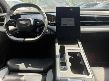2024 Geely Boyue L с пробегом 23 000 км