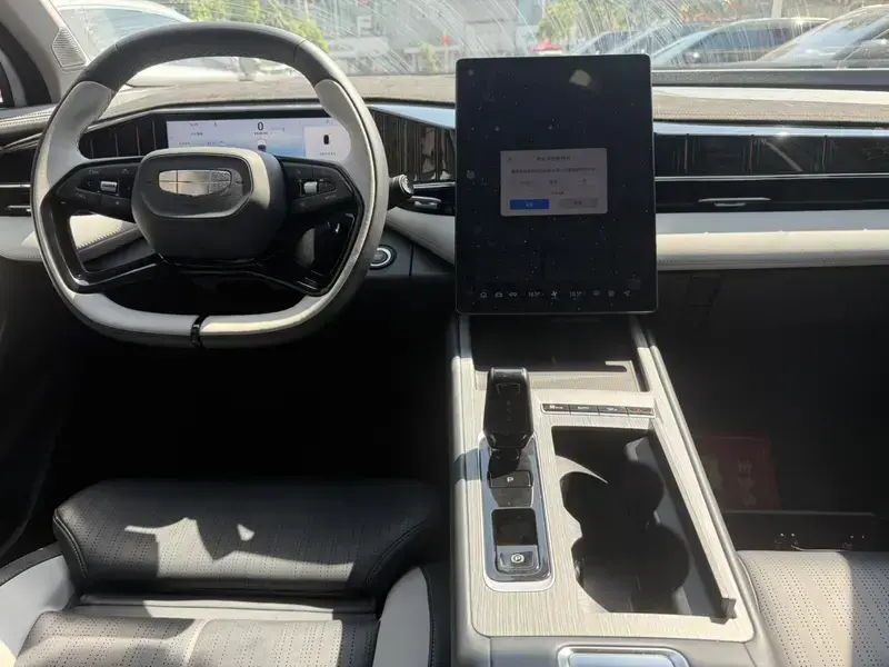 2024 Geely Boyue L с пробегом 23 000 км