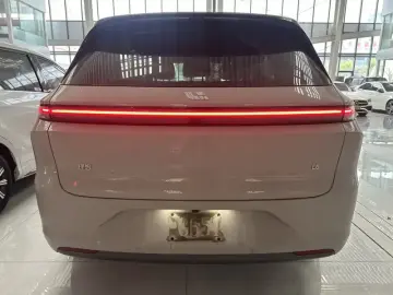 2024 Li Auto (Lixiang) L6 с пробегом 48 000 км