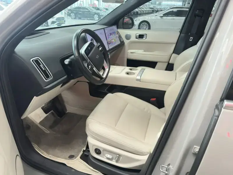 2024 Li Auto (Lixiang) L6 с пробегом 48 000 км