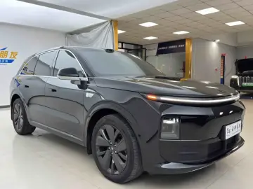 2025 Li Auto (Lixiang) L6 с пробегом 18 000 км